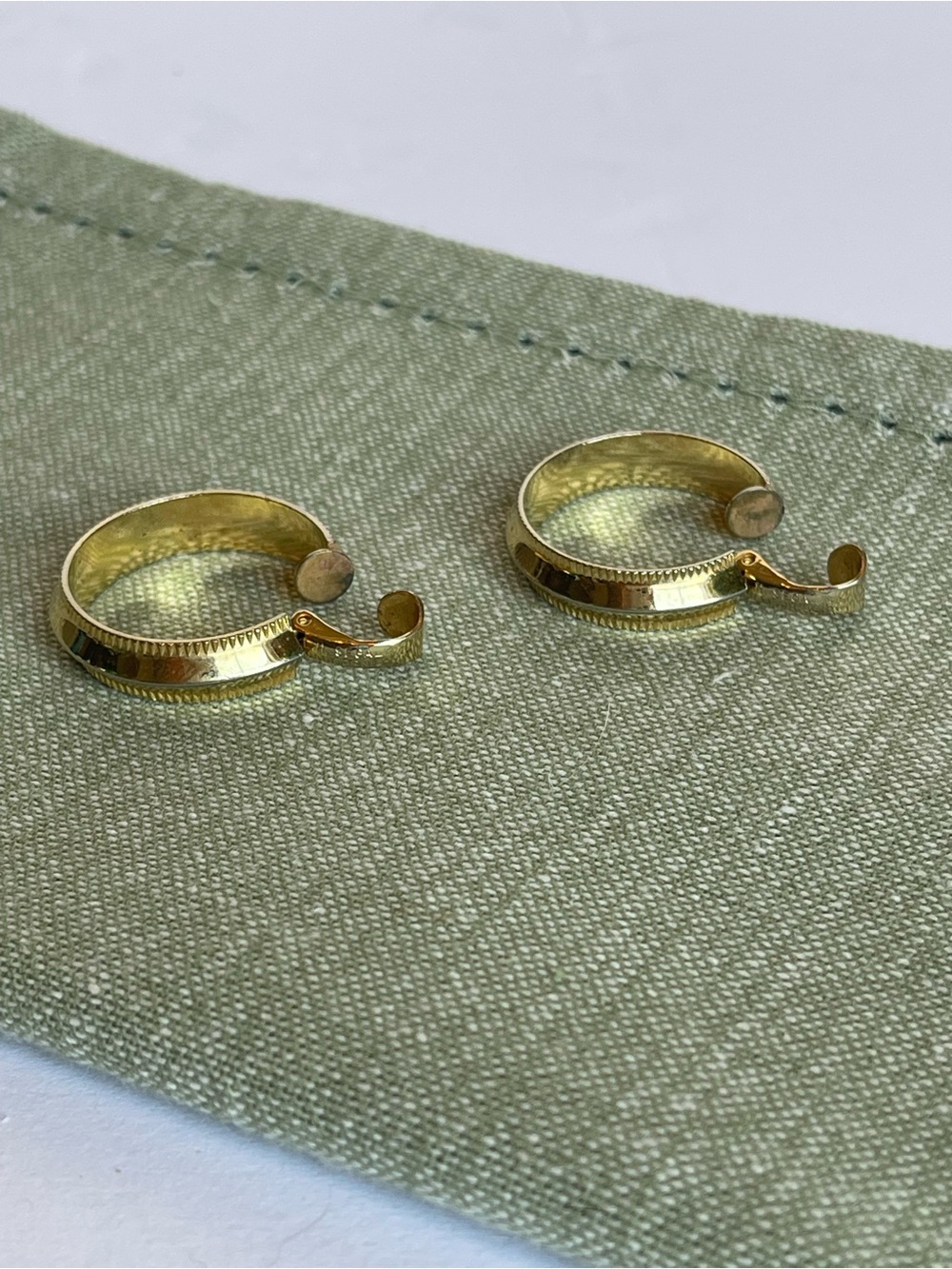 LH Segal California Clip-On Earrings Gold Tone Hoop Textured Vintage Retro